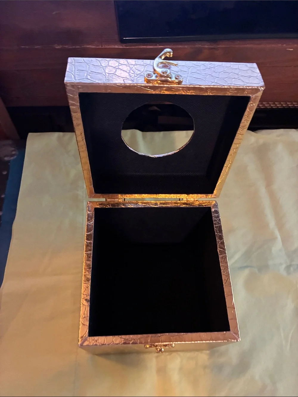 unbranded nice gold